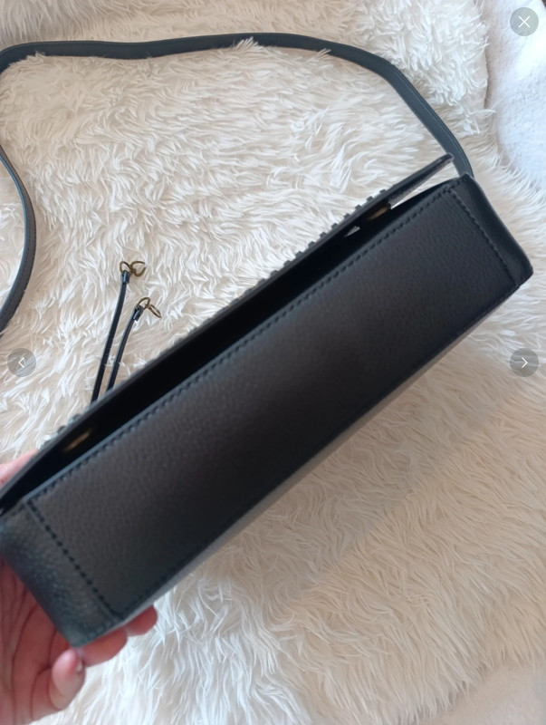 Bolso Moschino de cuero convertible con bandolera para cruzar - Imagen 4