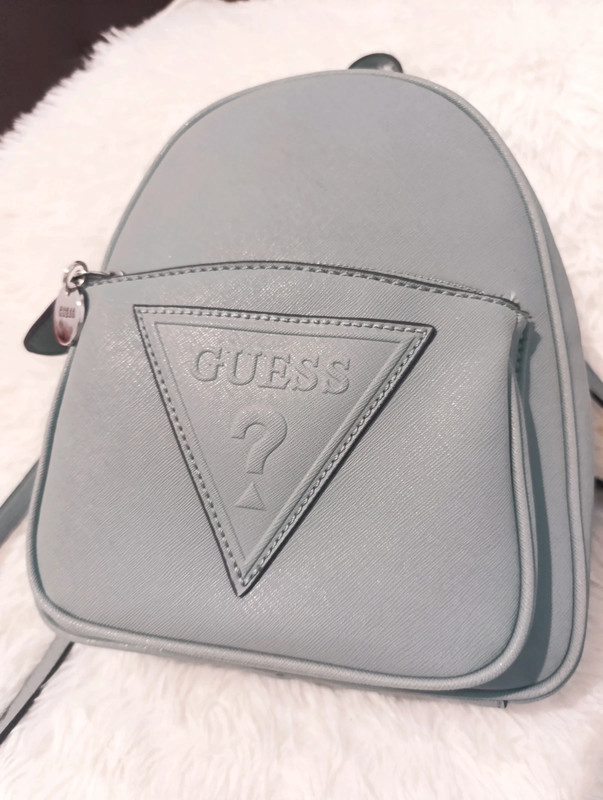 Mochila Guess ajustable original – estilo urbano - Imagen 19