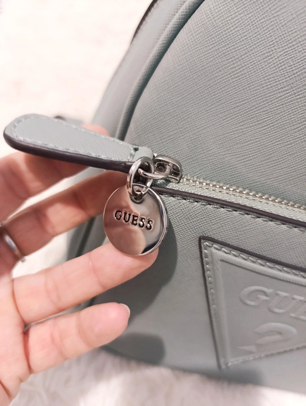 Mochila Guess ajustable original – estilo urbano - Imagen 16