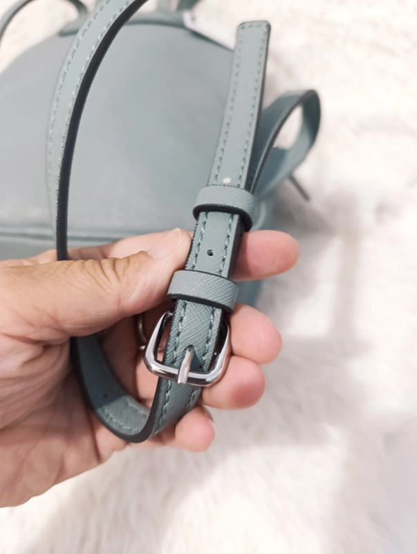 Mochila Guess ajustable original – estilo urbano - Imagen 12