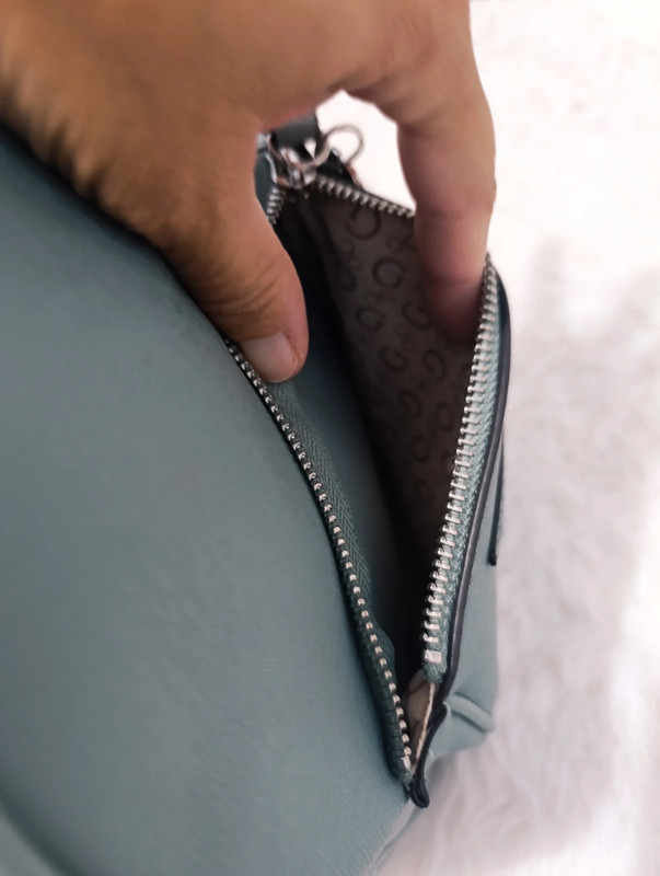 Mochila Guess ajustable original – estilo urbano - Imagen 11