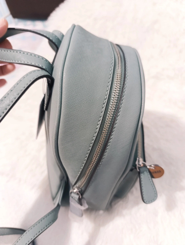 Mochila Guess ajustable original – estilo urbano - Imagen 10