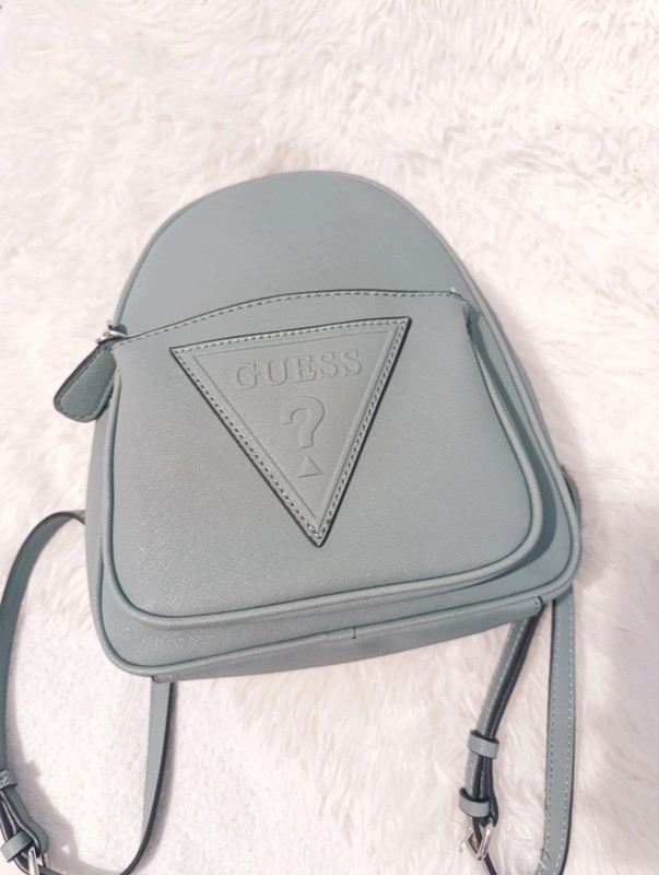 Mochila Guess ajustable original – estilo urbano - Imagen 9