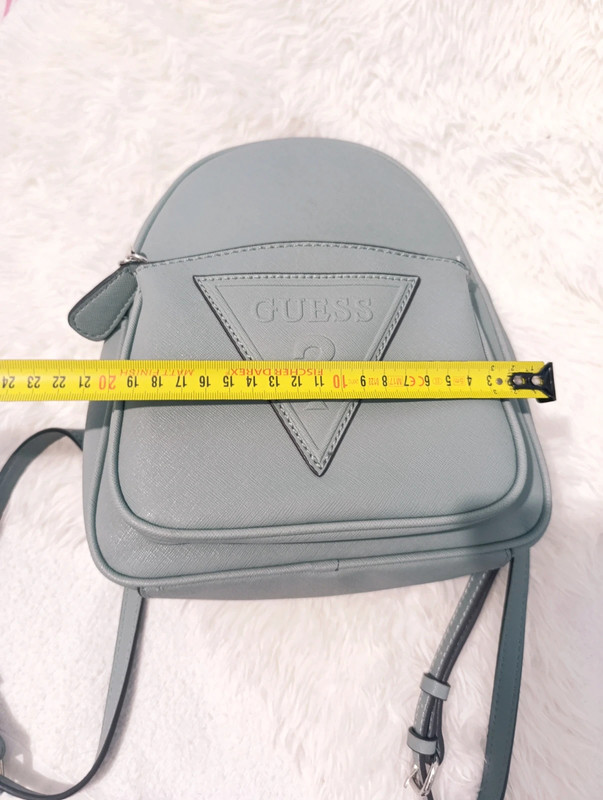 Mochila Guess ajustable original – estilo urbano - Imagen 8