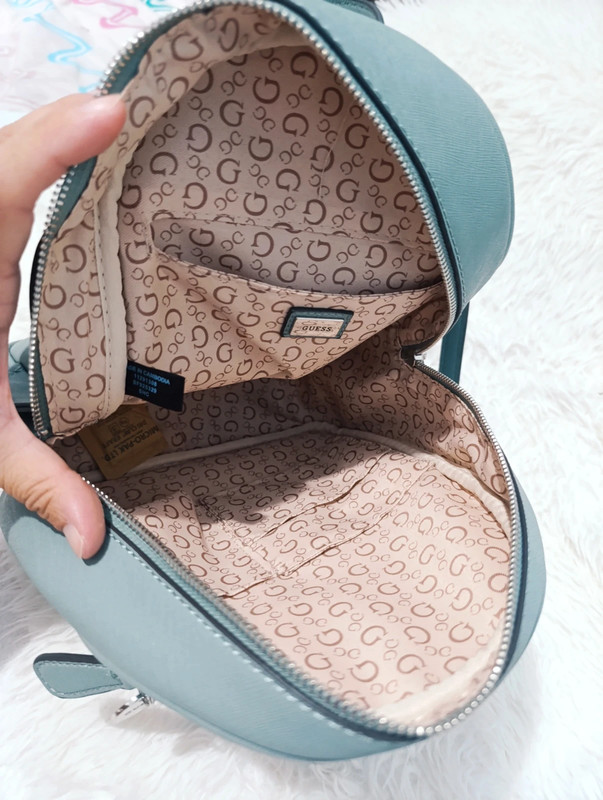 Mochila Guess ajustable original – estilo urbano - Imagen 7