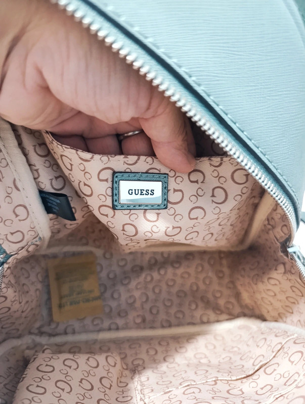 Mochila Guess ajustable original – estilo urbano - Imagen 6