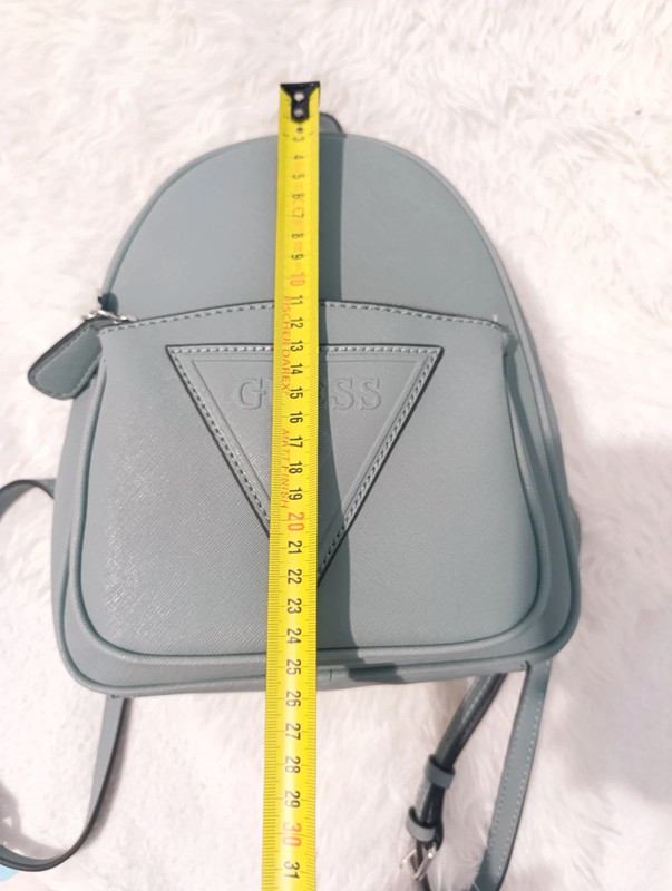 Mochila Guess ajustable original – estilo urbano - Imagen 2