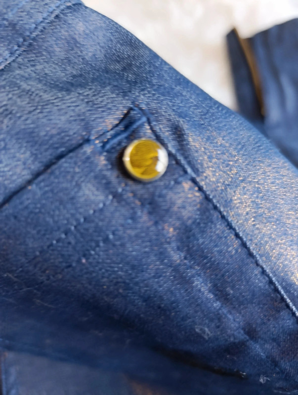 Pantalón deportivo efecto jeans brillante – Talla M - Imagen 16