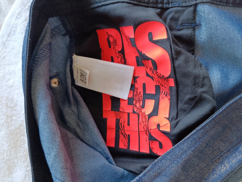 Pantalón deportivo efecto jeans brillante – Talla M - Imagen 14