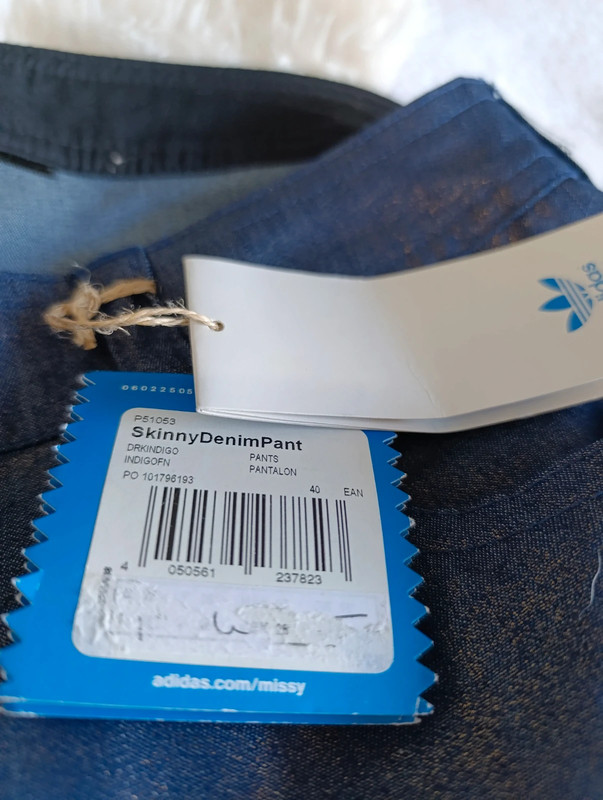 Pantalón deportivo efecto jeans brillante – Talla M - Imagen 12