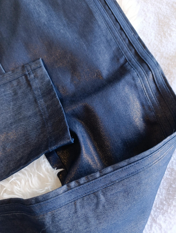 Pantalón deportivo efecto jeans brillante – Talla M - Imagen 8