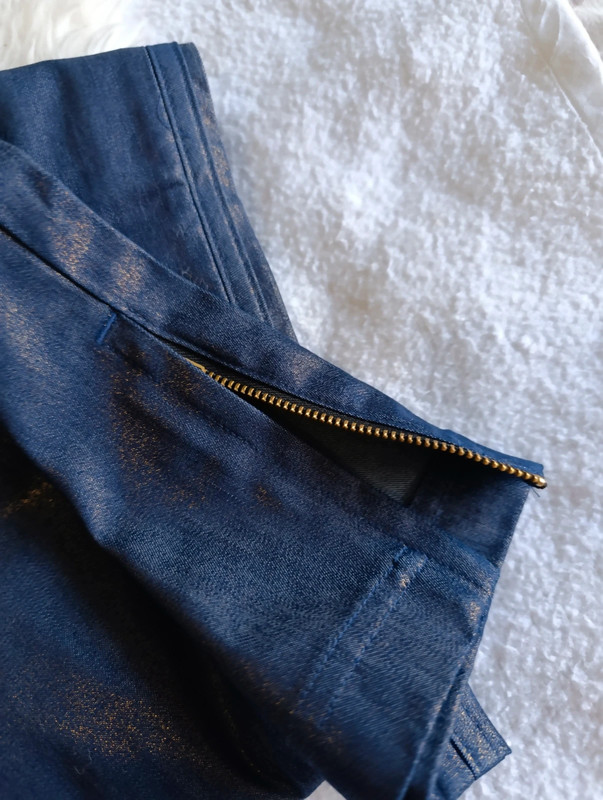 Pantalón deportivo efecto jeans brillante – Talla M - Imagen 5