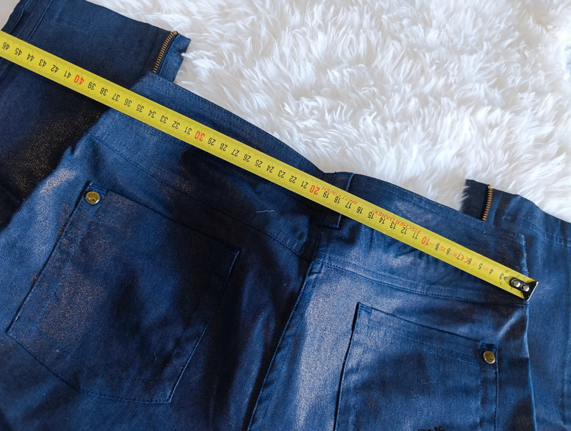 Pantalón deportivo efecto jeans brillante – Talla M - Imagen 4